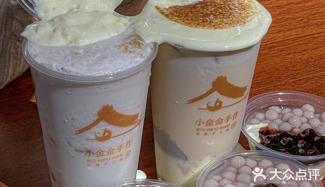 肉肠一口咬下去，还会爆汁！鸡翅鲜嫩多汁！满足