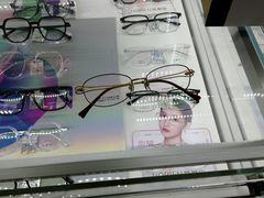-翰佐蔡司小乐圆·依视路星趣控·暴龙眼镜折扣店