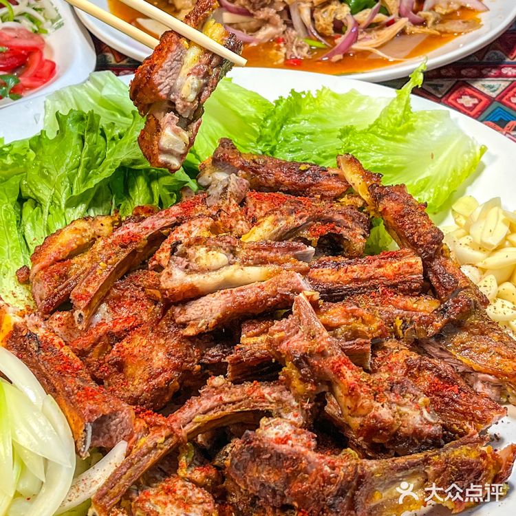 终于在西安吃到了敲正宗的馕坑烤肉！