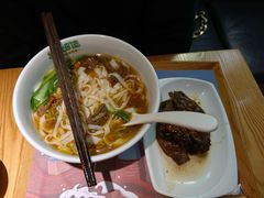 -呷佬·长沙手工米粉(金沙江路店)