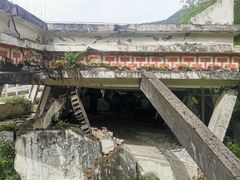 -四川汶川特大地震漩口中学遗址