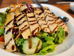 烤蘑菇沙拉-Chom Cafe and Restaurant