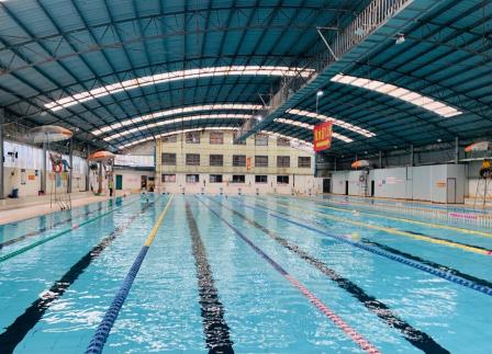 中南民族大学游泳馆-"记录一个学游泳的尴尬经历:昨天一个小男.