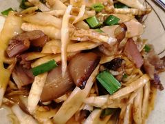 腊肉炒山笋-业华湘·特色菜
