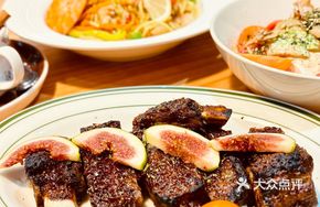 Red Wine and Fig Sauce Roasted Iberian Black Pig Ribs