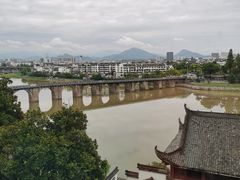 -披云山庄