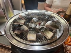 -围炉肉舍•炭烤活鳗•丹东海鲜烤肉(步行街店)