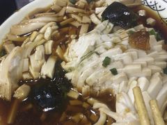 -虾弄弄海派小龙虾·牛羊蝎子火锅