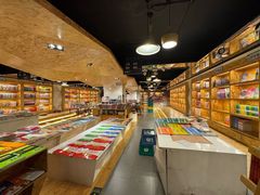 -新华里咖啡书吧(新华书店小寨店)