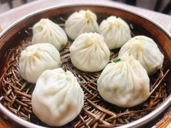 荠菜鲜肉小笼包-曼曼汤包(建国西路店)