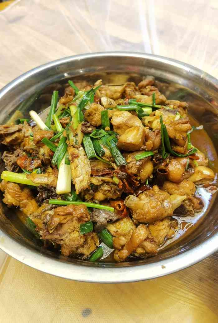 高子烧鸡公(五里堆路店"晚饭后找宵夜吃,同事推荐这家店,刚好在酒.