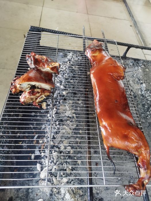 黄记四更烤乳猪店图片