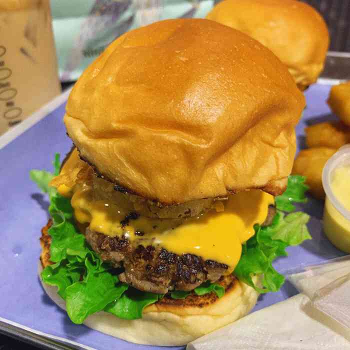 a big hamburger(苏宁广场店)-"啊……堂食的话环境太差了,应该是店里