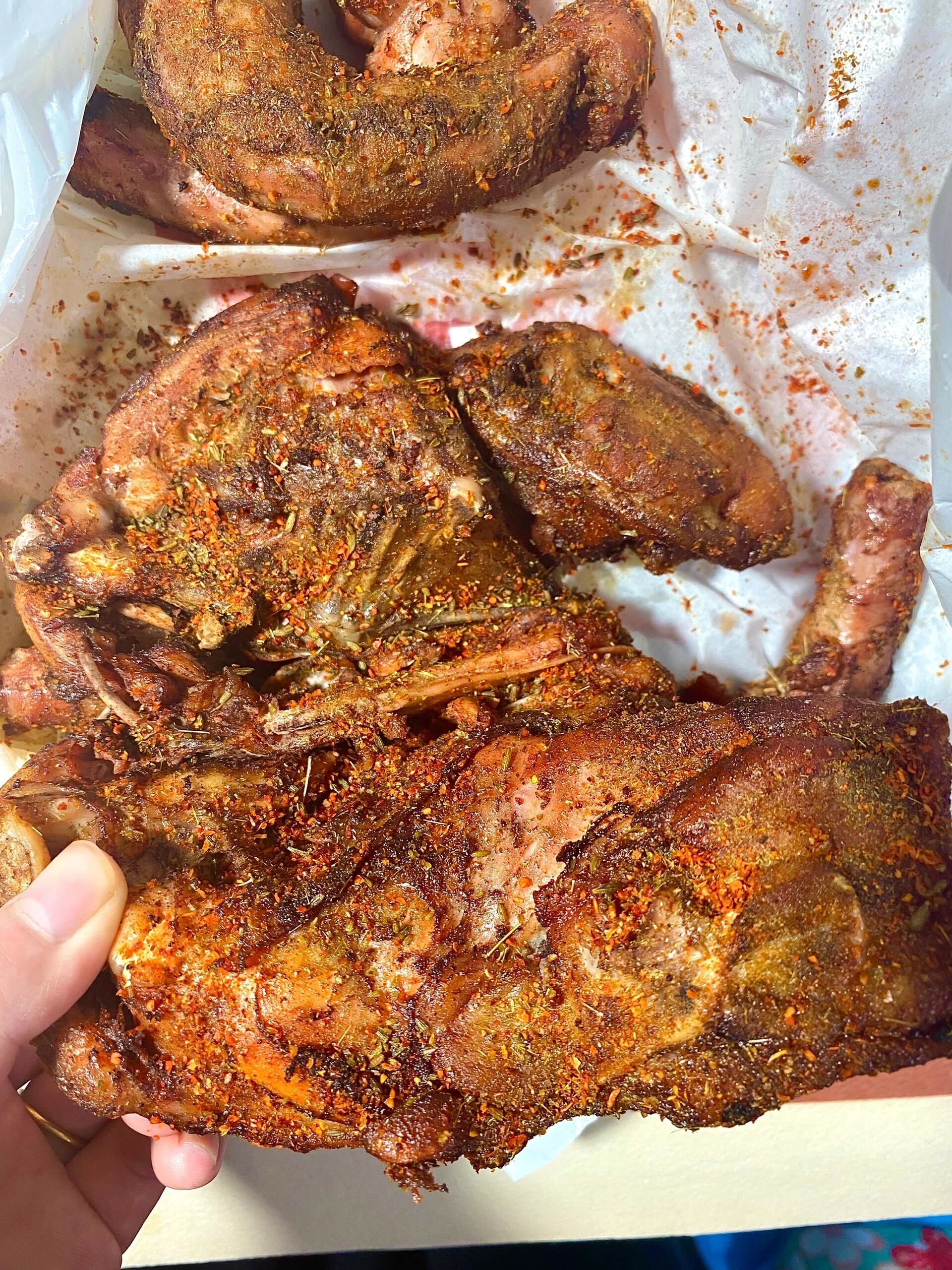 n特别喜欢烤鸡架,从小在最喜欢的烧烤就是烤鸡架.