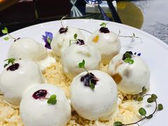 芝士虾仁土豆球-佳兰雅序融合菜(高新店)