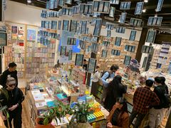 -猫的天空之城概念书店(杭州南宋御街店)