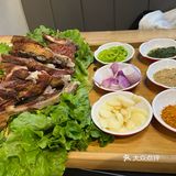 晚上十一点来人依然不少