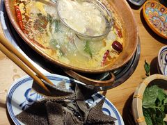 -洱火云南酸菜牛肉火锅(石景山当代商城店)