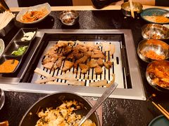 -臻牛烤肉