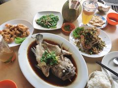 -大树下海鲜饭店