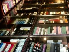 -钟书阁(松江泰晤士小镇店)