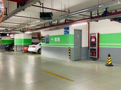 -绿地缤纷城-停车场