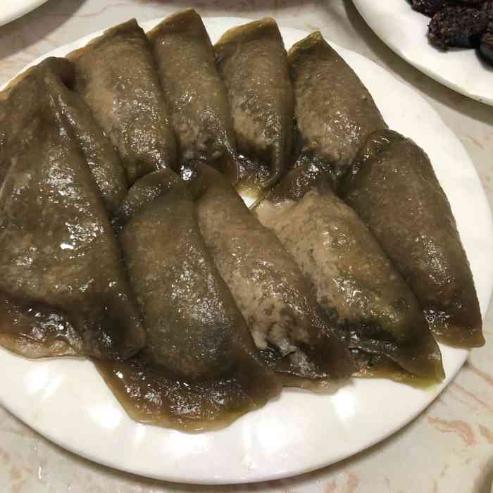 黑包子家常菜-"出差到长白县,本地人带过来的,春夏的季节.