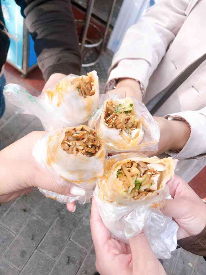 芙蓉饼(民生百货骡马市店)-"店很小,要不是这里的人多我还真的很难