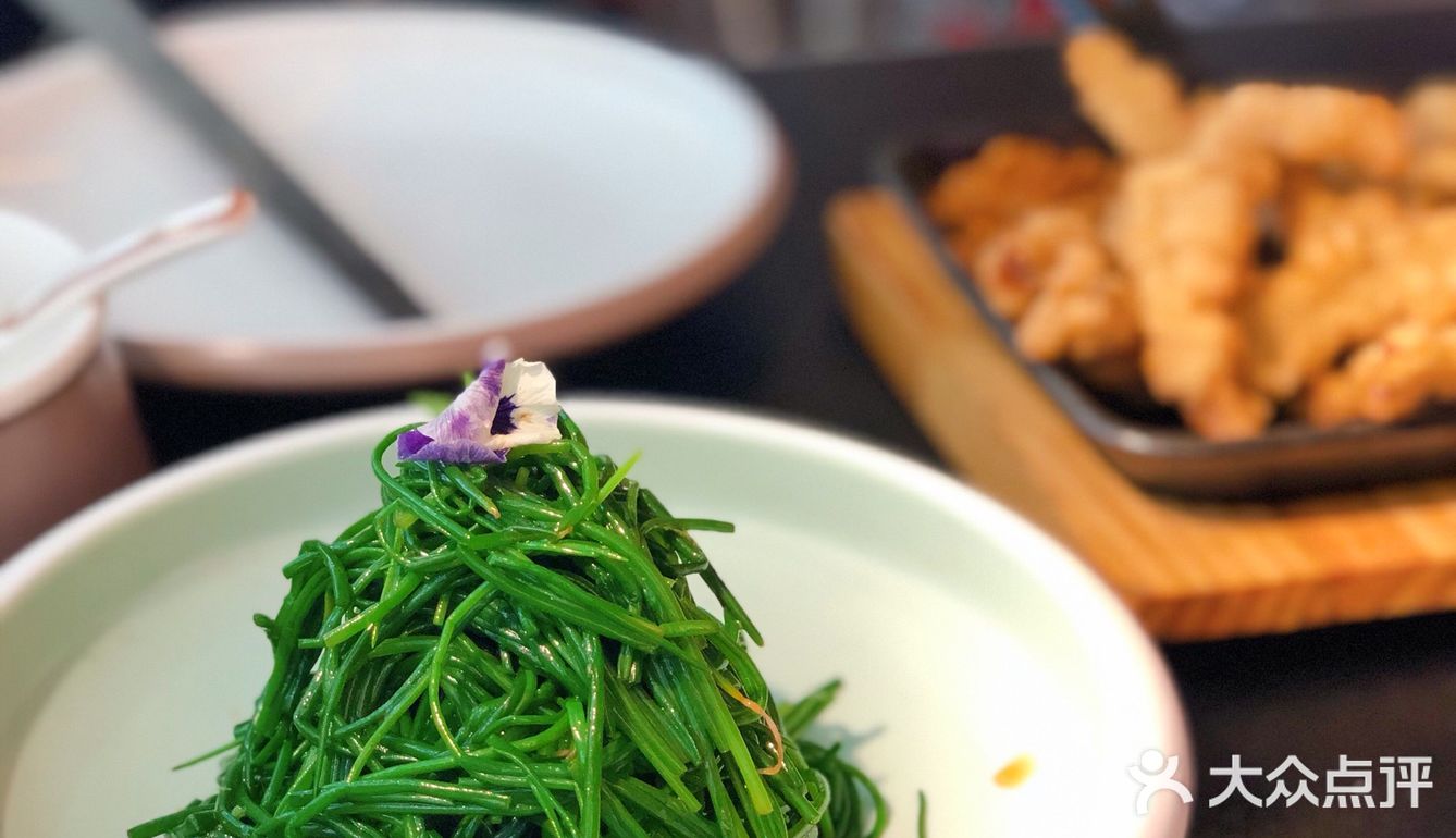 北京探店｜不臭的臭豆腐锅 肥肠也吃不过瘾[笑哭]