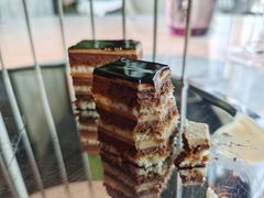 -The ROOF (通盈中心店)