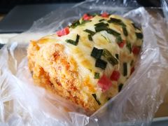 葱花肉松包-美嘉华面包西饼店(红胜坊店)