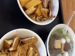 -松树干拌面店