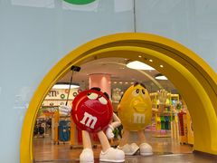 -m豆巧克力世界(上海世茂广场店)