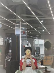 -PE SALON 