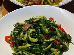 -头上红煨盐鸡·非遗院子餐厅