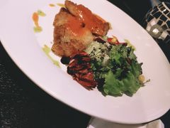 香煎鳎目鱼配番茄辣味酱汁-C&R西班牙餐厅