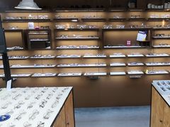 -罗伯特眼镜·蔡司官方授权(罗湖国贸店)