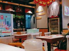 大堂-渝是乎酸菜鱼·川渝小炒(新世界百货望京店)