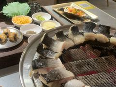 -围炉肉舍•炭烤活鳗•丹东海鲜烤肉(步行街店)