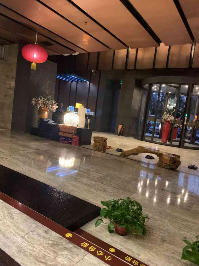 清水湾松骨洗浴-"在三八广场15路终点站对面的一个洗浴 .