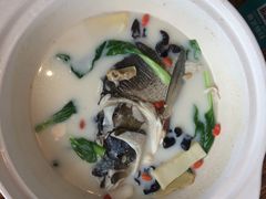 -泉畔人家·老济南经典鲁菜(大明湖店)