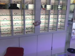 -提一眼镜·蔡司·依视路(小寨店)