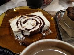 白巧克力果瑞士卷-Awfully Chocolate(来福士广场店)