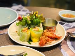 酥炸老虎虾香芒米纸卷配榴莲汁-CHINCHIN 青青·泰国料理(万象食家店)