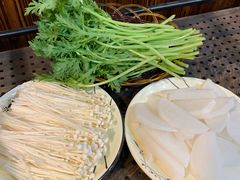 -三里屯土灶炖公鸡地锅鸡(江东店)