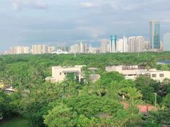 -皇马海口湾海景酒店(万绿园秀英港店)