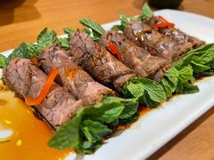 薄荷牛肉卷-云海肴·汽锅鸡·云南代表菜(东坝金隅店)