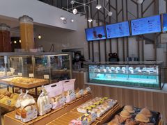面包甜点陈列柜-顶东面包花园·生日蛋糕(世博店)