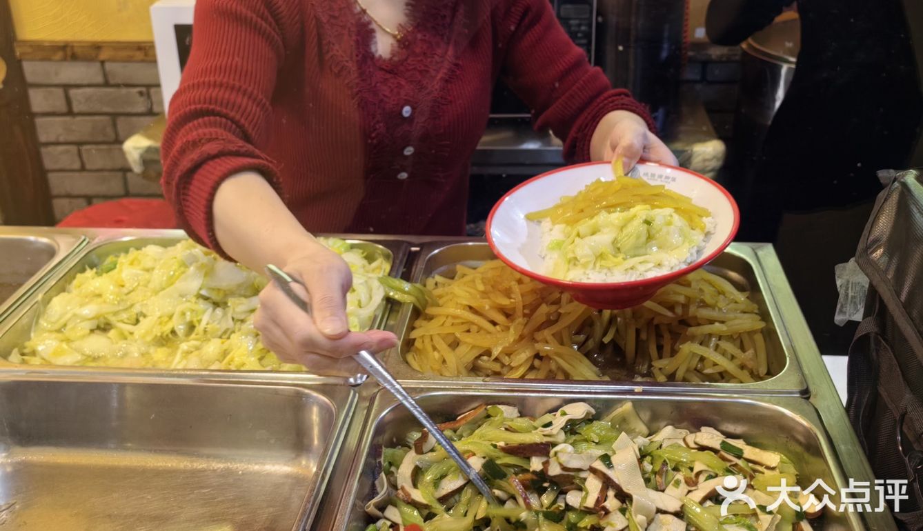 江汉路附近的宝藏广式烧鹅饭，一口穿越到广东