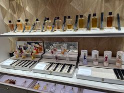 -法国娇兰精品店
